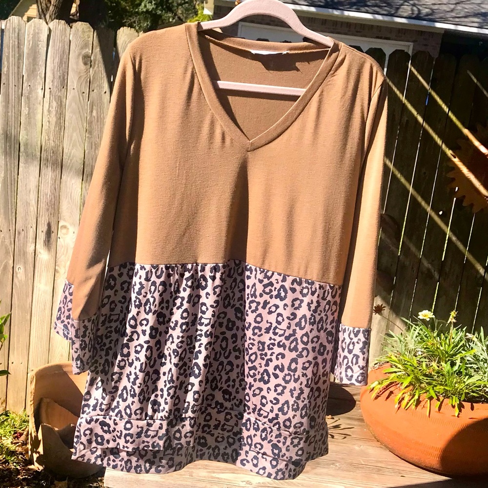 ❄️MISSLOOK Women’s Long Sleeve Top with Cheetah Print Detail!